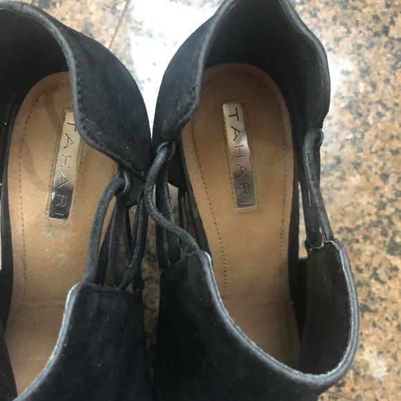 Tahari TA-Post Black Peep Toe Classic Pumps - Picture 7 of 10